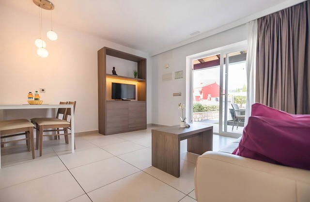 Apartment 'Standard 6' with Shared Pool, Wi-Fi and Air Conditioning
