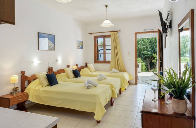 Apartment 'Studios Asterias 4' with Shared Terrace, Wi-Fi and Air Conditioning