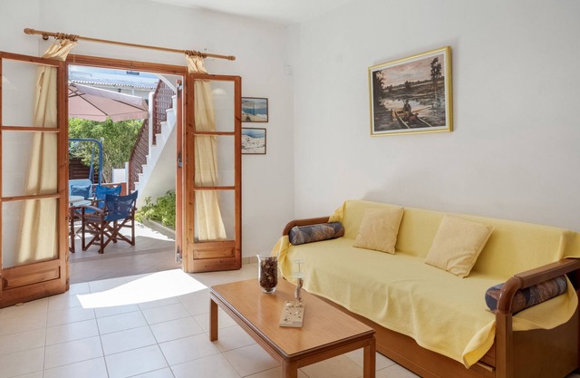 Apartment 'Studios Asterias 2' with Shared Terrace, Wi-Fi and Air Conditioning