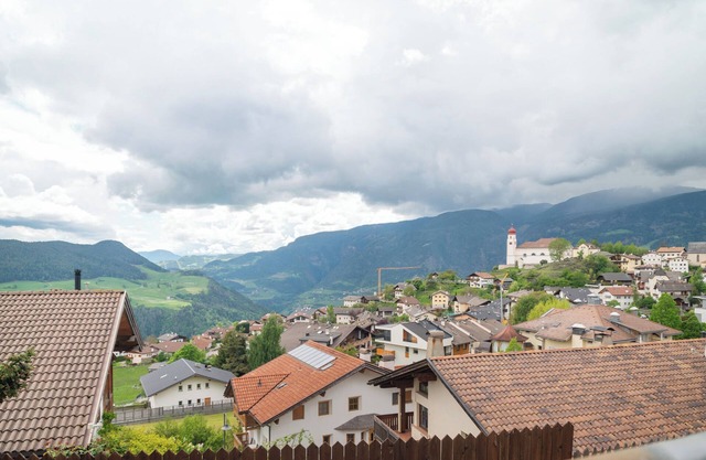 Apartment 'Stuflesser' with Mountain View, Private Terrace and Shared Garden
