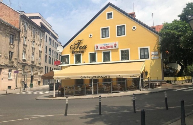 Apartment Tkalča is studio apartment located in the city centre.