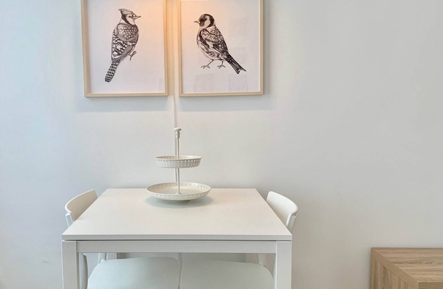 Apartment Top 21 mit Doppelbett im Wohnraum