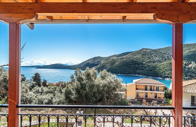 Apartment 'Vardia' with Private Terrace, Wi-Fi and Air Conditioning