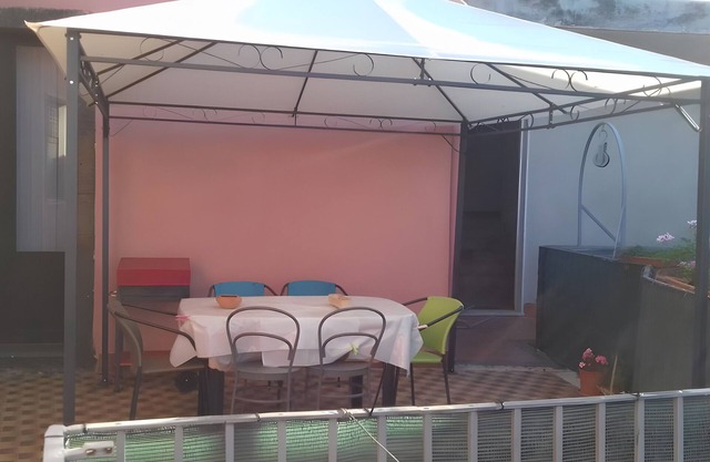 Apartment 'Vecchio Forno - Puntalazzo' with Sea View, Wi-Fi and Air Conditioning