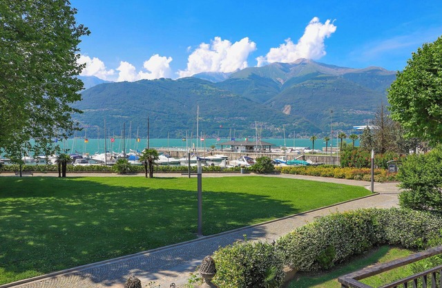 Apartment Villa Kunterbunt II Panorama Holiday Apartment by the Lake
