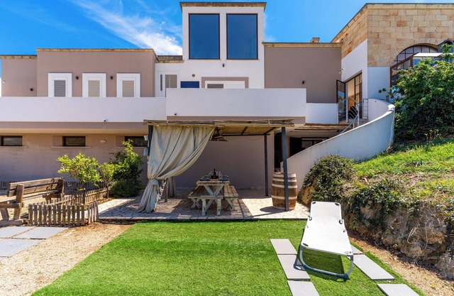 Apartment 'Villa Sunrise' with Shared Terrace, Wi-Fi and Air Conditioning