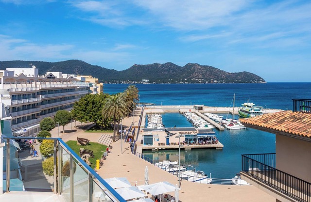 Apartment 'Vives' with Sea View, Terraces & Wi-Fi