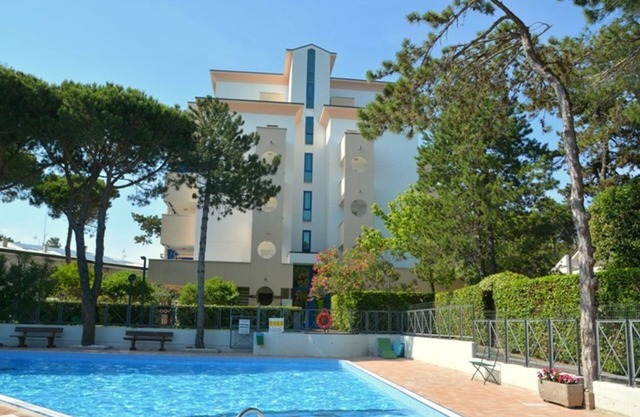 Apartment with pool in Lignano Pineta