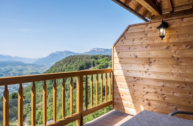 Apartment 'Weingartnerhof Dalia' with Mountain View, Shared Terrace and Wi-Fi