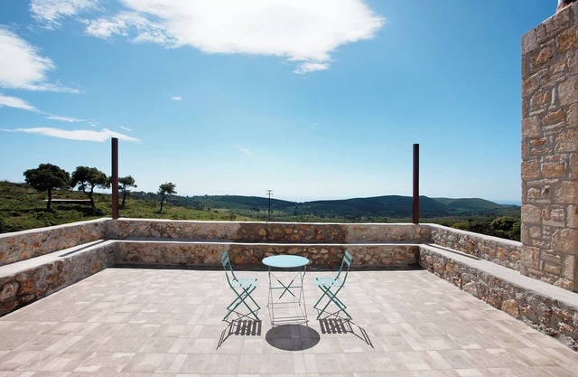 Apartment 'Wild Fig Retreat Thalassa and Loft' with Shared Pool, Wi-Fi and Air Conditioning
