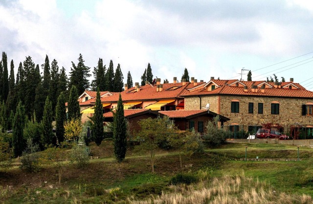 Apartment with A/C, pool, WIFI, TV, veranda, panoramic view, parking, close to San Gimignano