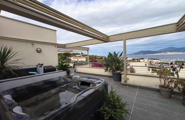 Apartment with terrace close to the beach