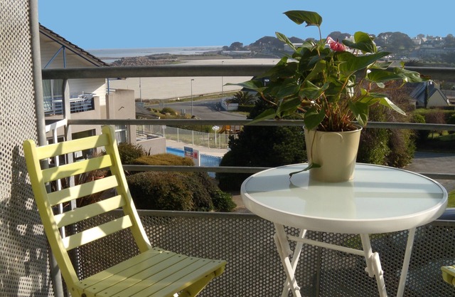Apartment with superb sea view and Trestel beach 9 km from Perros Guirec
