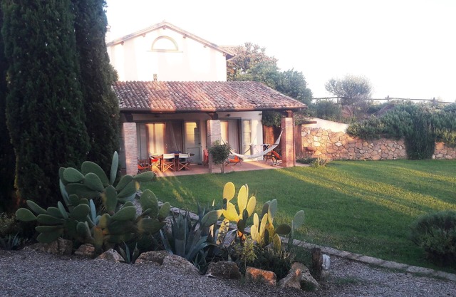 Apartment with garden in Maremma 5 minutes from the sea of Capalbio (Tuscany).