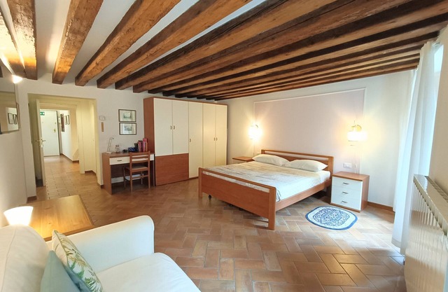 Apartment with garden