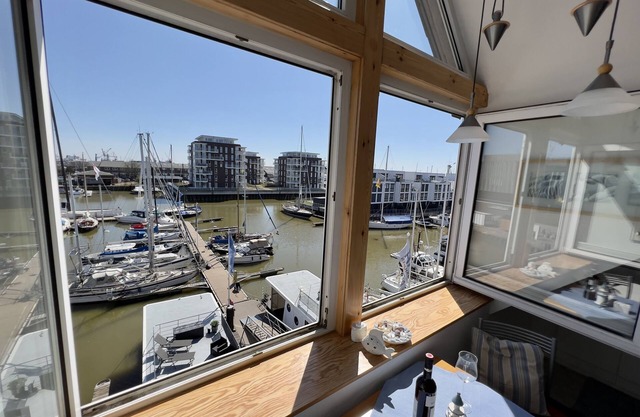 Apartment with loft character directly in the City Marina/harbor with a fantastic view