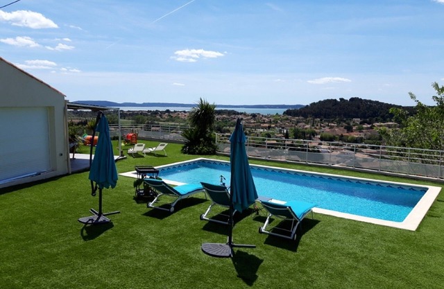 Apartment with pool and magnificent views in the South of France