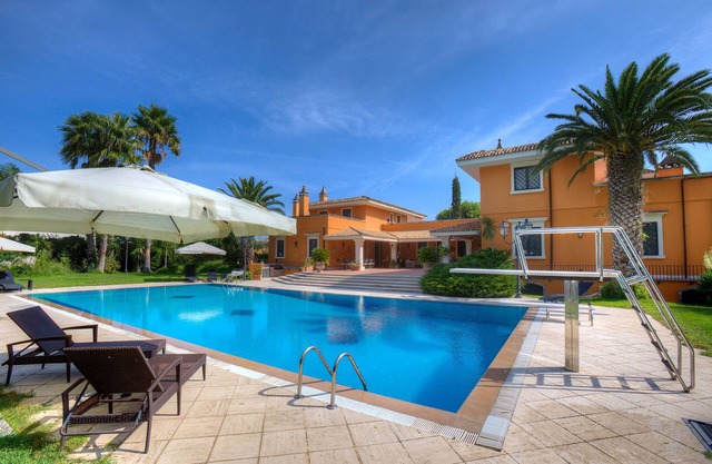 Apartment with pool, soccer field, tennis court, beach volleyball, m991