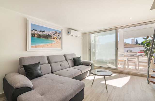 Apartment 'With Pool T2 Duplex Montechoro' with Shared Pool, Wi-Fi and Air Conditioning