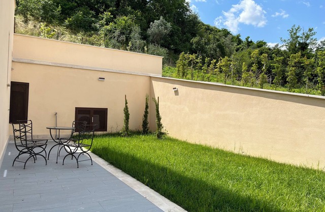 Apartment with private garden and garage