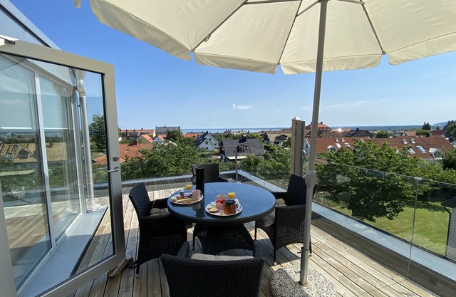 Apartment with roof terrace in the center of Båstad