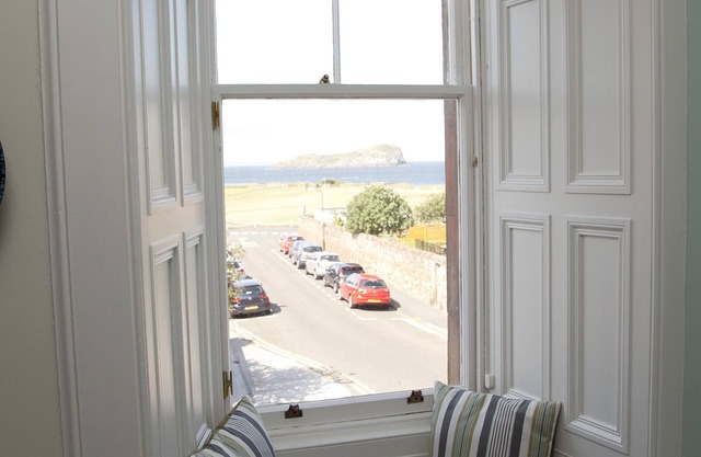 Apartment with sea views, close to beach and golf course