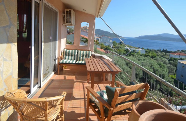 Apartment With Sea View For 14 people 1h From Athens In Evia