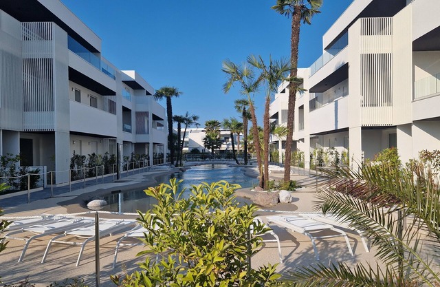 Apartment with terrace in new residence with swimming pool, 350 m from the sea