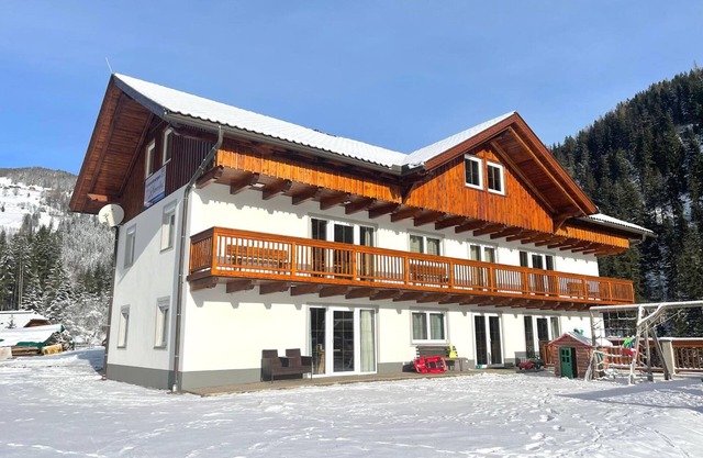 Apartment 'Zum Klammlhof' with Mountain View, Private Terrace and Wi-Fi