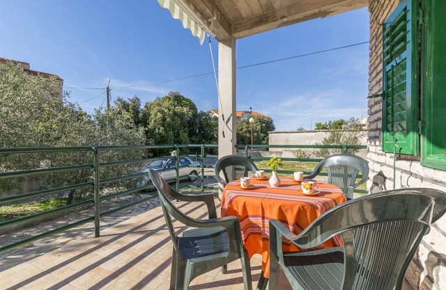 Apartments Albina (10631-A1) - Brodarica