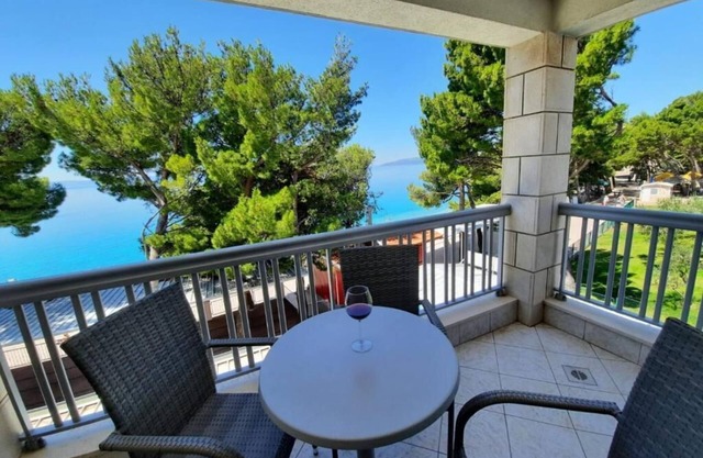 Apartments and Rooms Residence Simic (115691-A10) - Makarska