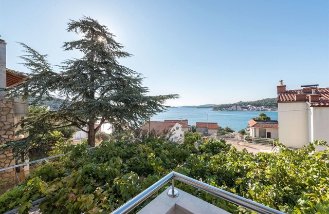 Apartments Snježana (23871-A1) - Tisno - island Murter