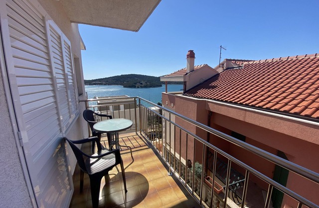 Apartments Rada (26811-A1) - Tisno - island Murter