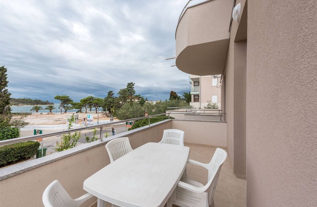 Apartments Karolina (20211-A4) - Novalja - island Pag
