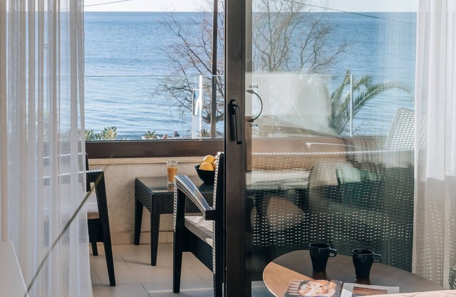 Apartments Kuce Lekovica snack bar- Bistro & Beach