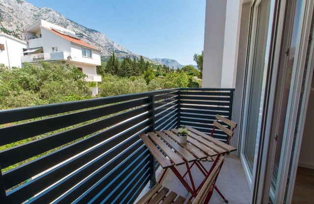 Apartments Mario (11167-A3) - Makarska