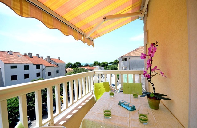 Apartments Pero (36191-A3) - Makarska