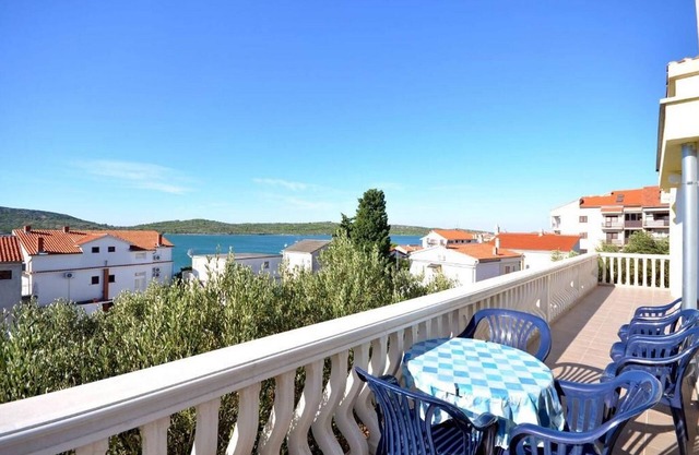 Apartments Rosanda (20441-A3) - Pirovac