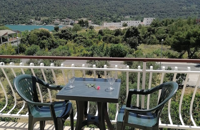 Apartments Zdenka (28941-A2) - Grebastica