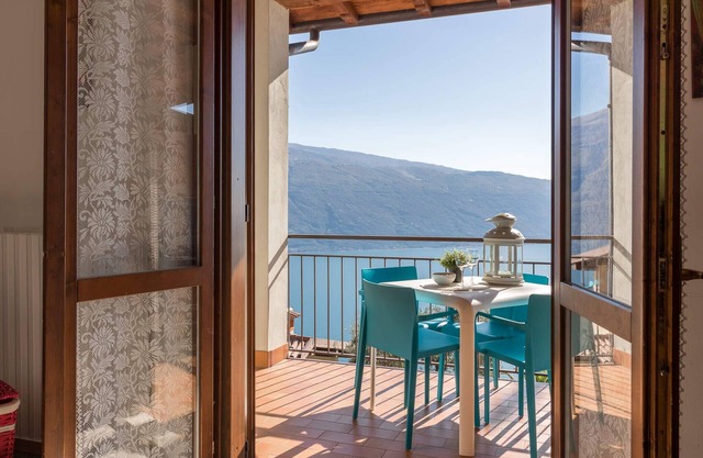 appartamento Bellevue with lake view balcony