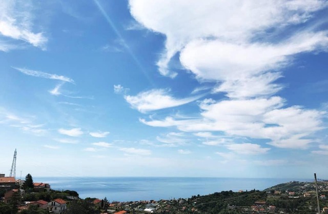 Appartamento in collina con vista mare