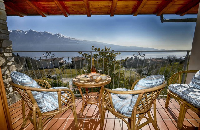 Appartamento Maja - Theater Home, with marvellous lake view