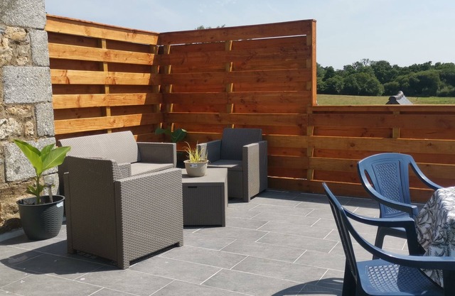 Appartement Avec Terrasse Surplombant la Nature. Logement Calme