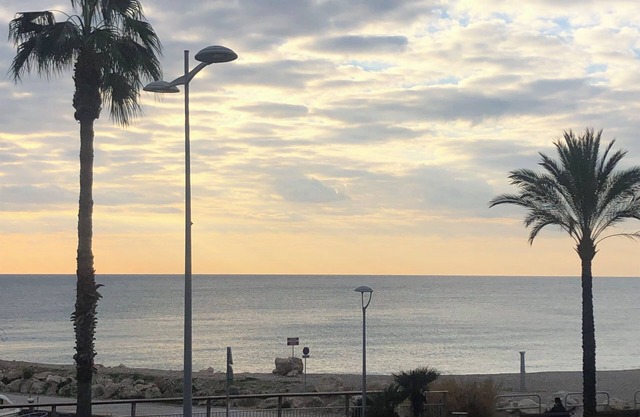 Appartement Bord de Mer Plage, Piscine, Parking Privé, Hippodrome