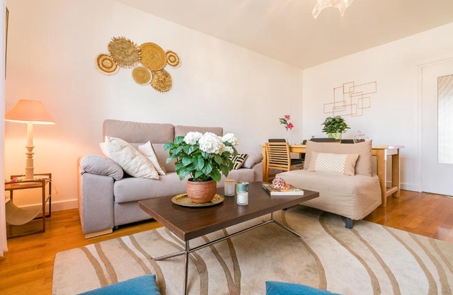 Appartement Climatisé 7mn Centre Ville 95M2 4 Adultes Bébé Garage Sous sol Arrivée Autonome