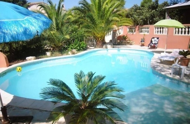 Appartement Dans Propriété au Calme Avec Piscine