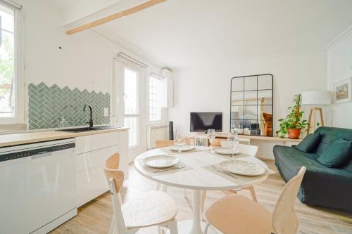 Appartement idéal famille, en duplex et au calme, au pied du métro "Mairie de Saint Ouen"