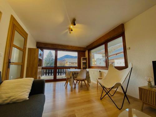 Appartement rénové au centre du village avec balcon et accès skibus - FR-1-624-145