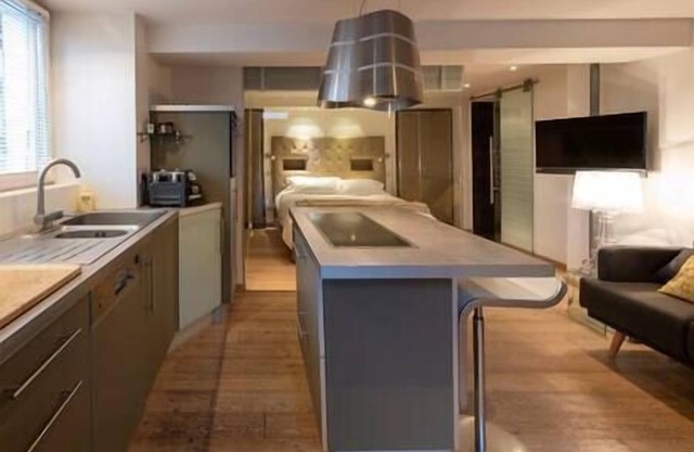 Apt 1, Maison du Village