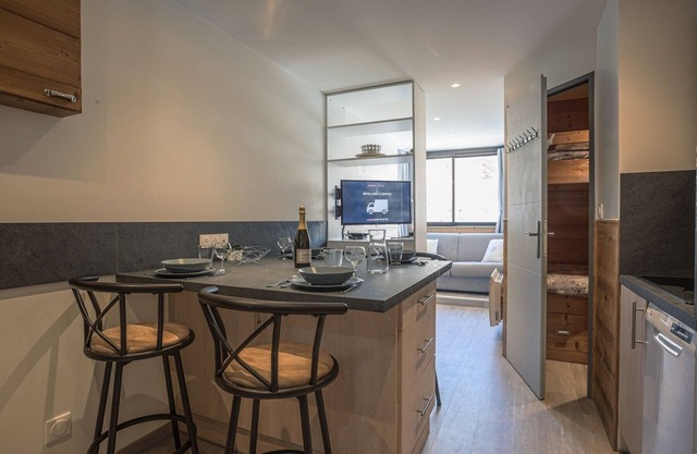 apt 4 people, very cozy and functional, 2 separate bedrooms, mountain view, north exposure,.